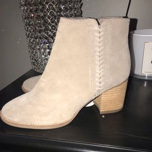 Blondo size 8 1/2 medium nwt boots Waterproof